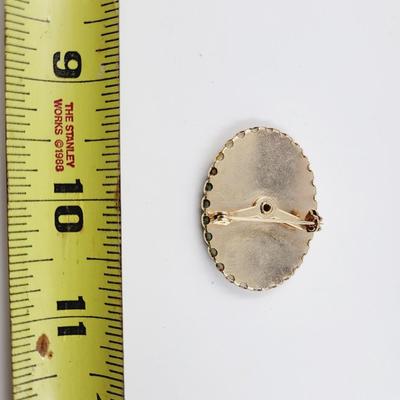BEAUTIFUL VINTAGE HAND PAINTED CAMEO OVAL PIN