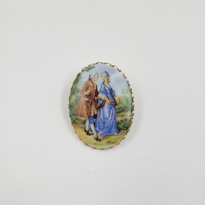BEAUTIFUL VINTAGE HAND PAINTED CAMEO OVAL PIN