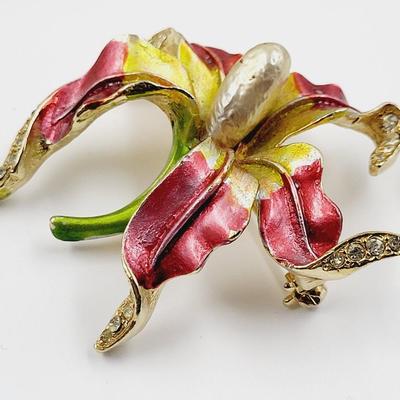 BEAUTIFUL VINTAGE ORCHID BROOCH WITH FAUX DIAMONDS ON THE ENDS OF THE PETALS