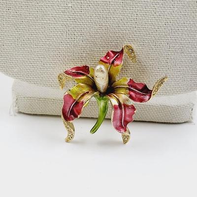 BEAUTIFUL VINTAGE ORCHID BROOCH WITH FAUX DIAMONDS ON THE ENDS OF THE PETALS