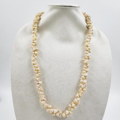 BEAUTIFUL IRIDESCENT SHELL NECKLACE