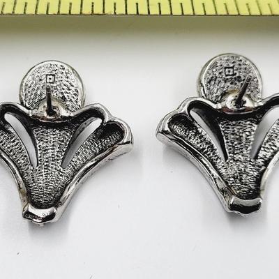 VINTAGE AVON FAUX PEARL SILVERTONED EARRINGS