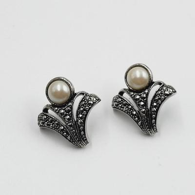 VINTAGE AVON FAUX PEARL SILVERTONED EARRINGS