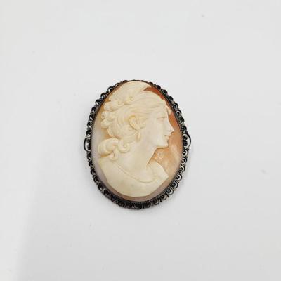 ANTIQUE VICTORIAN CAMEO SHELL MUSE BROOCH