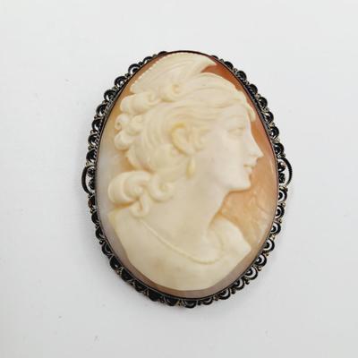 ANTIQUE VICTORIAN CAMEO SHELL MUSE BROOCH