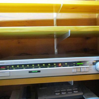Denon Precision Audio Component AM-FM Stereo Tuner TU-720 - D