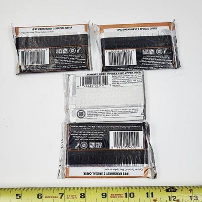 UNOPENED 4 PACK OF NHL HOCKEY CARDS