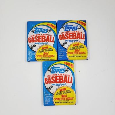 UNOPENED 3 PACKS OF TOPPS BASEBALL CARDS