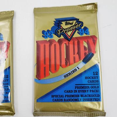 UNOPENED 2 PACK OF HOCKEY CARDS