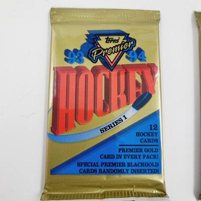 UNOPENED 2 PACK OF HOCKEY CARDS