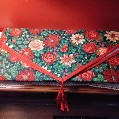 Table Runner and 5 Placemats