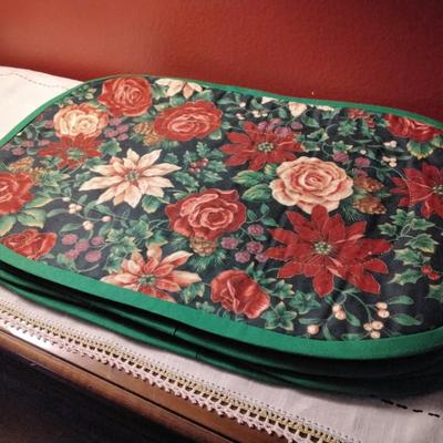 Table Runner and 5 Placemats