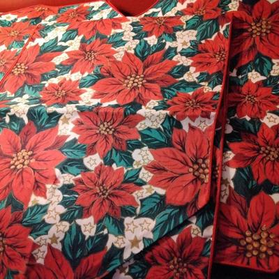 Holiday table runner with 4 placemats.