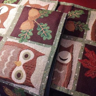 Autumn table runner with 3 placemats