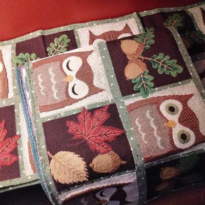 Autumn table runner with 3 placemats