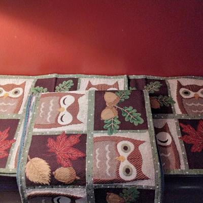 Autumn table runner with 3 placemats