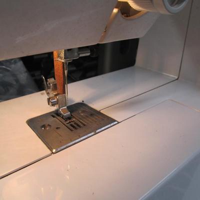 Bernina Collette 50 Sewing Machine - Read Description