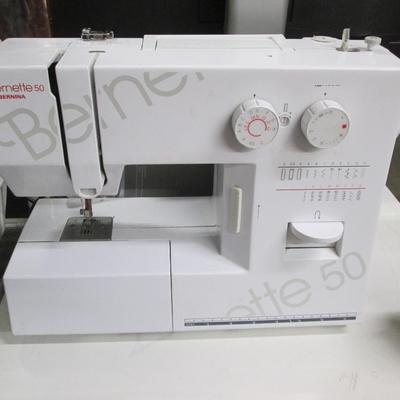 Bernina Collette 50 Sewing Machine - Read Description