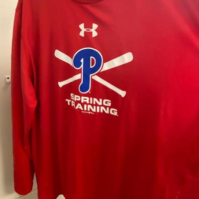 Lot C164: Phillies Shirts & Jackets Size XL