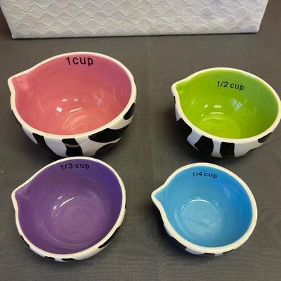 Zebra measuring cups