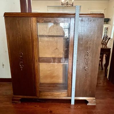 Lot 131 Antique Oak Bookcase Middle Glass Door 2 Side Doors