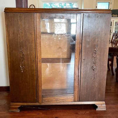 Lot 131 Antique Oak Bookcase Middle Glass Door 2 Side Doors
