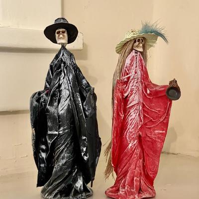 Lot 137 Day of the Dead Figures (5) + Skull Embroidery
