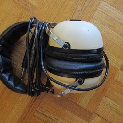 1970's Pioneer SE-30 Headband Over Ear 8 ohm Stereo Headphones Made in Japan - D