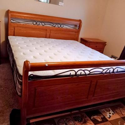 CLEAN SOLID OAK WITH IRON ACCENTS KING BED WITH TEMPURPEDIC LIKE MATTRESS FROM THE MATTRESS CO.