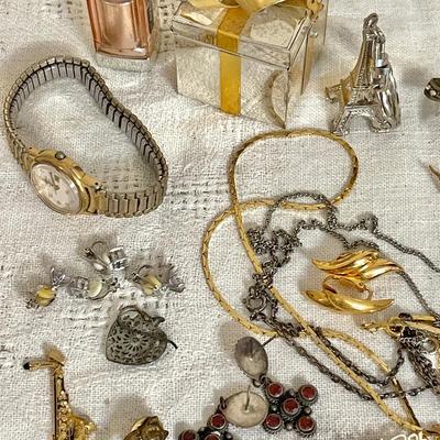 Lot 183 Assorted Costume Jewelry & Stand Rings Necklaces Earrings Pins Watches
