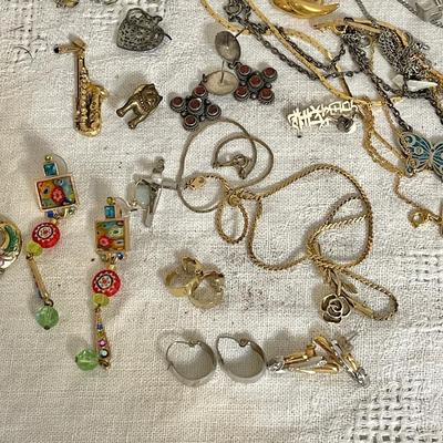 Lot 183 Assorted Costume Jewelry & Stand Rings Necklaces Earrings Pins Watches