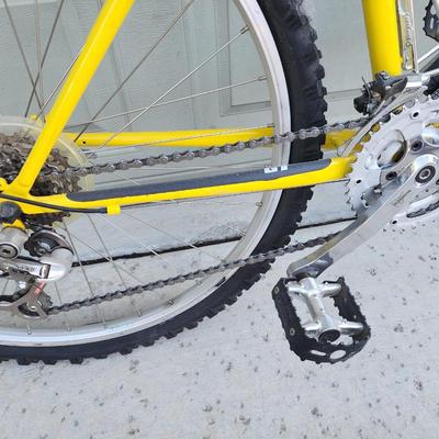 Lot of 2 All Terrain Bicycles - 1 men's Timberline GT, 1 woman's Diamondback step-through. Shimano Components