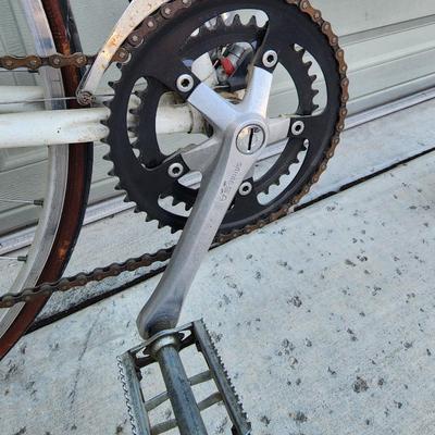 Vintage 1976 Peugeot road bike bicycle