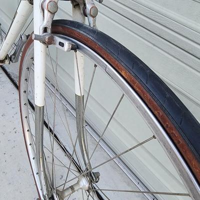 Vintage 1976 Peugeot road bike bicycle