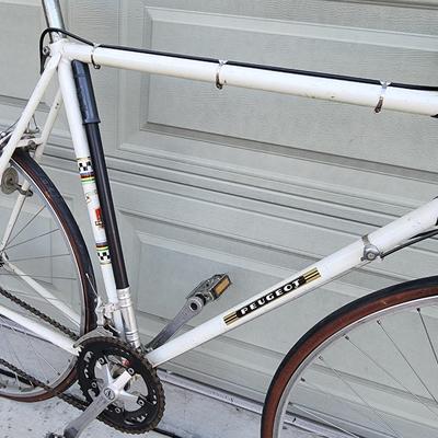 Vintage 1976 Peugeot road bike bicycle