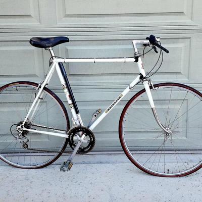 Vintage 1976 Peugeot road bike bicycle