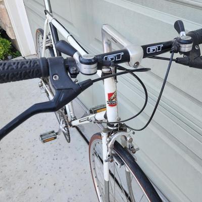 Vintage 1976 Peugeot road bike bicycle