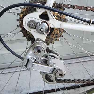 Vintage 1976 Peugeot road bike bicycle