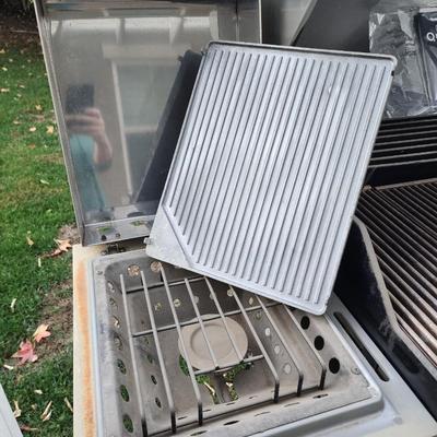 Char Broil Quantum Commercial Infrared 5 burner Propane Grill