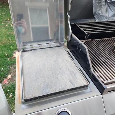 Char Broil Quantum Commercial Infrared 5 burner Propane Grill