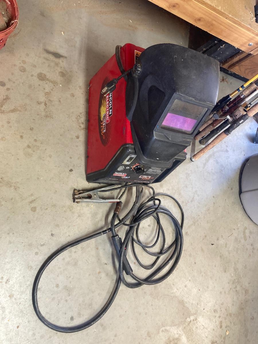 LINCOLN ELECTRIC WELDPACK 3200 HD WIRE FEED WELDER AND AUTO DARKENED