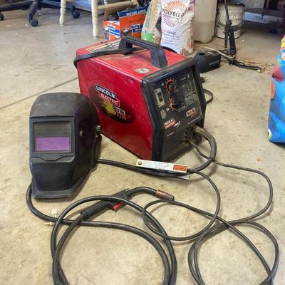 LINCOLN ELECTRIC WELDPACK 3200 HD WIRE FEED WELDER AND AUTO DARKENED HOOD