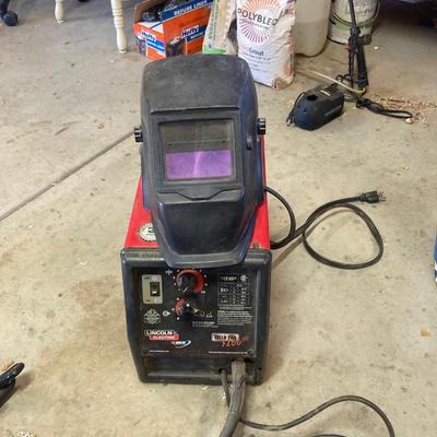 LINCOLN ELECTRIC WELDPACK 3200 HD WIRE FEED WELDER AND AUTO DARKENED HOOD
