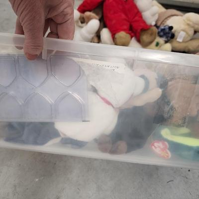 Mystery Box of Beanie Babies - at least 30. Several Bears