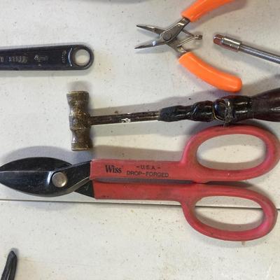 MILWAUKEE SPECIALTY SCREWDRIVERS, WISS TIN SNIPS AND OTHER HAND TOOLS