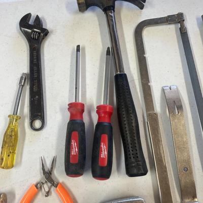 MILWAUKEE SPECIALTY SCREWDRIVERS, WISS TIN SNIPS AND OTHER HAND TOOLS