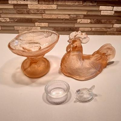 TALL 2 PC GLASS ROOSTER AND A SMALL HEN ON NEST