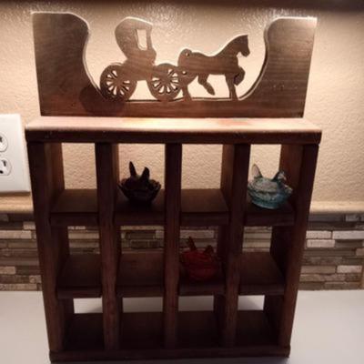 WOODEN WALL SHELF AND 3 SMALL HENS ON NESTS