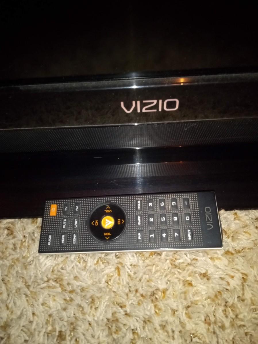 VIZIO 32" HDTV, HDMI, DOLBY DIGITAL, TRU SURROUND AND VOLUME TV