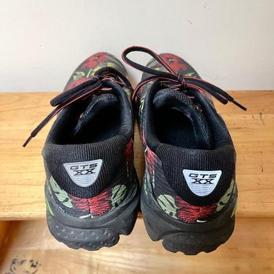 Lot 209 Brooks Guildrails GTS XX Mens Shoes 11.5D  Tropical Flowers